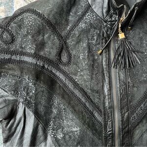Stunning 80’s genuine 100% Leather bomber jacket